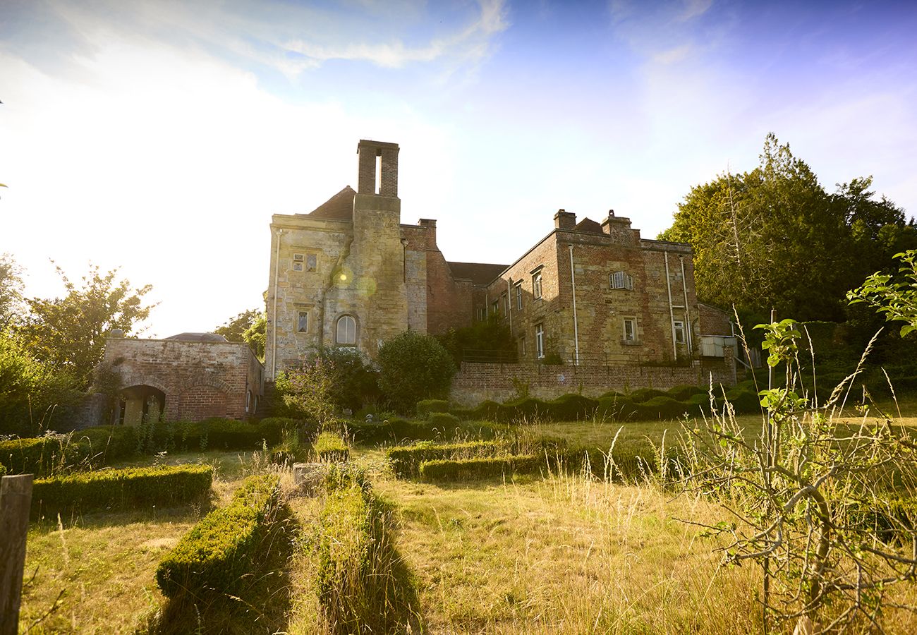 Country house in Etchingham - Haremere Hall - A Jacobean Estate of Grandeur