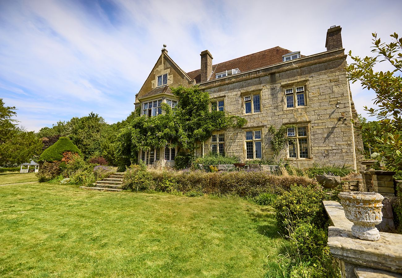 Country house in Etchingham - Haremere Hall - A Jacobean Estate of Grandeur
