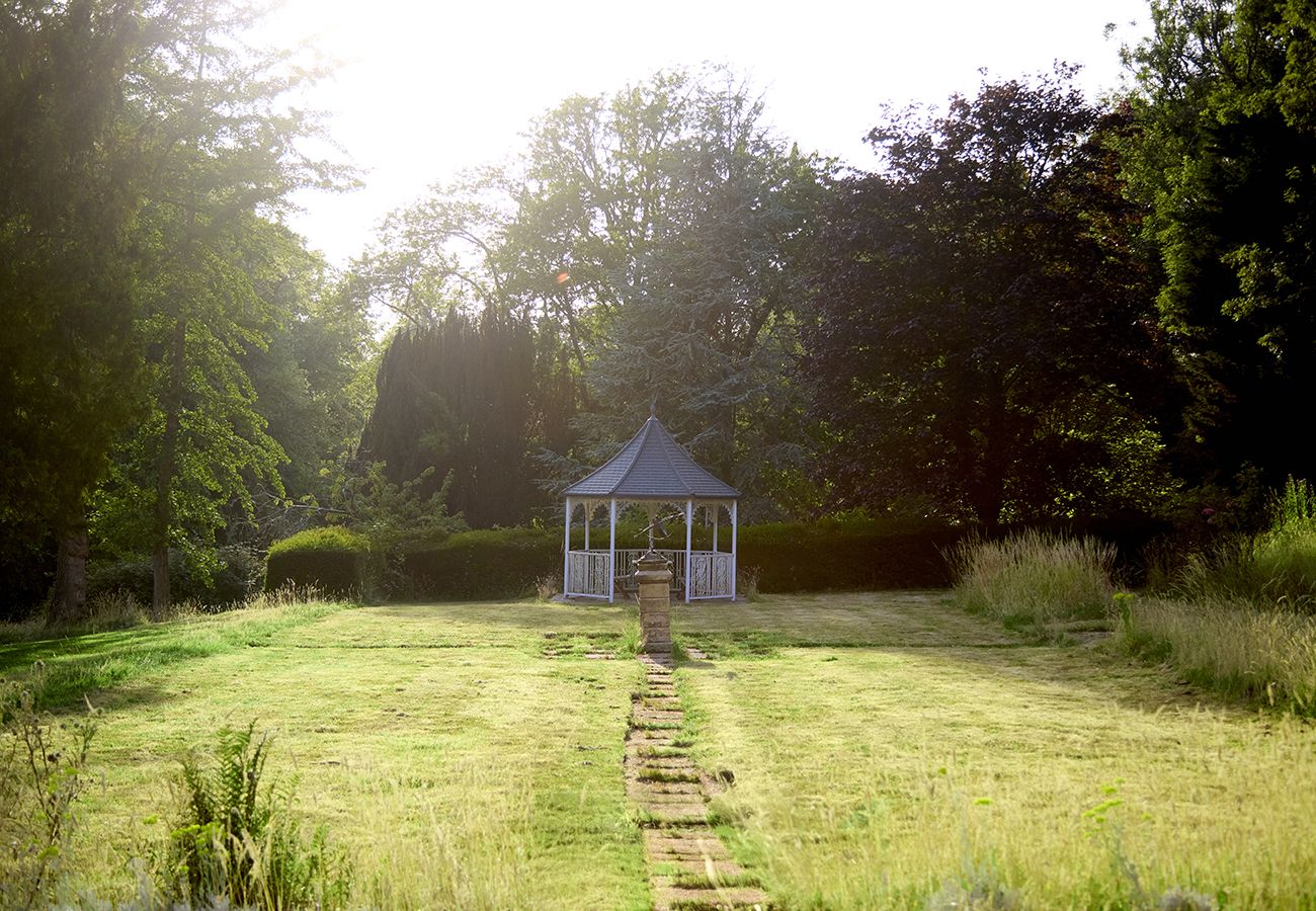 Country house in Etchingham - Haremere Hall - A Jacobean Estate of Grandeur