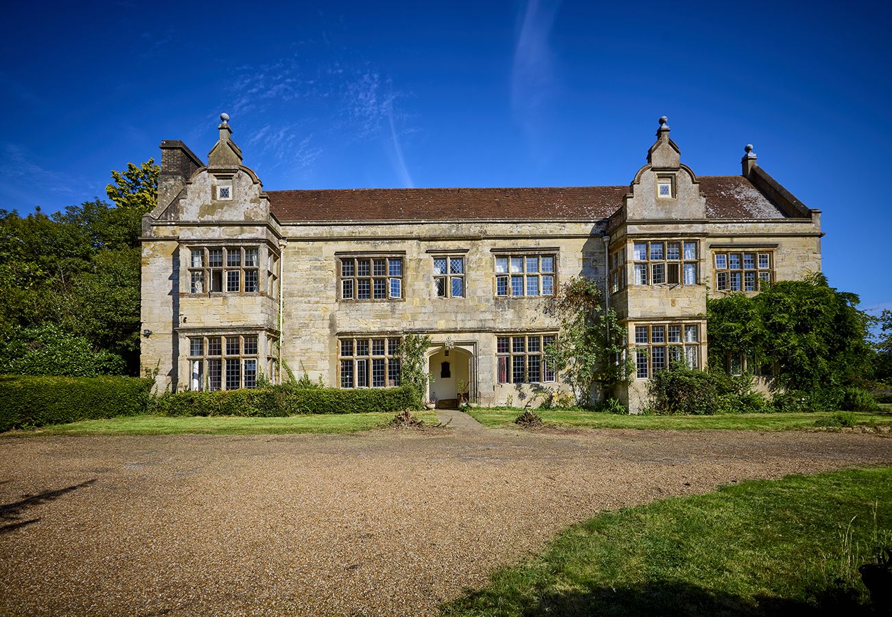 Country house in Etchingham - Haremere Hall - A Jacobean Estate of Grandeur