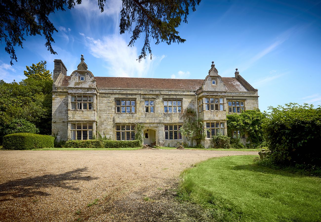 Country house in Etchingham - Haremere Hall - A Jacobean Estate of Grandeur