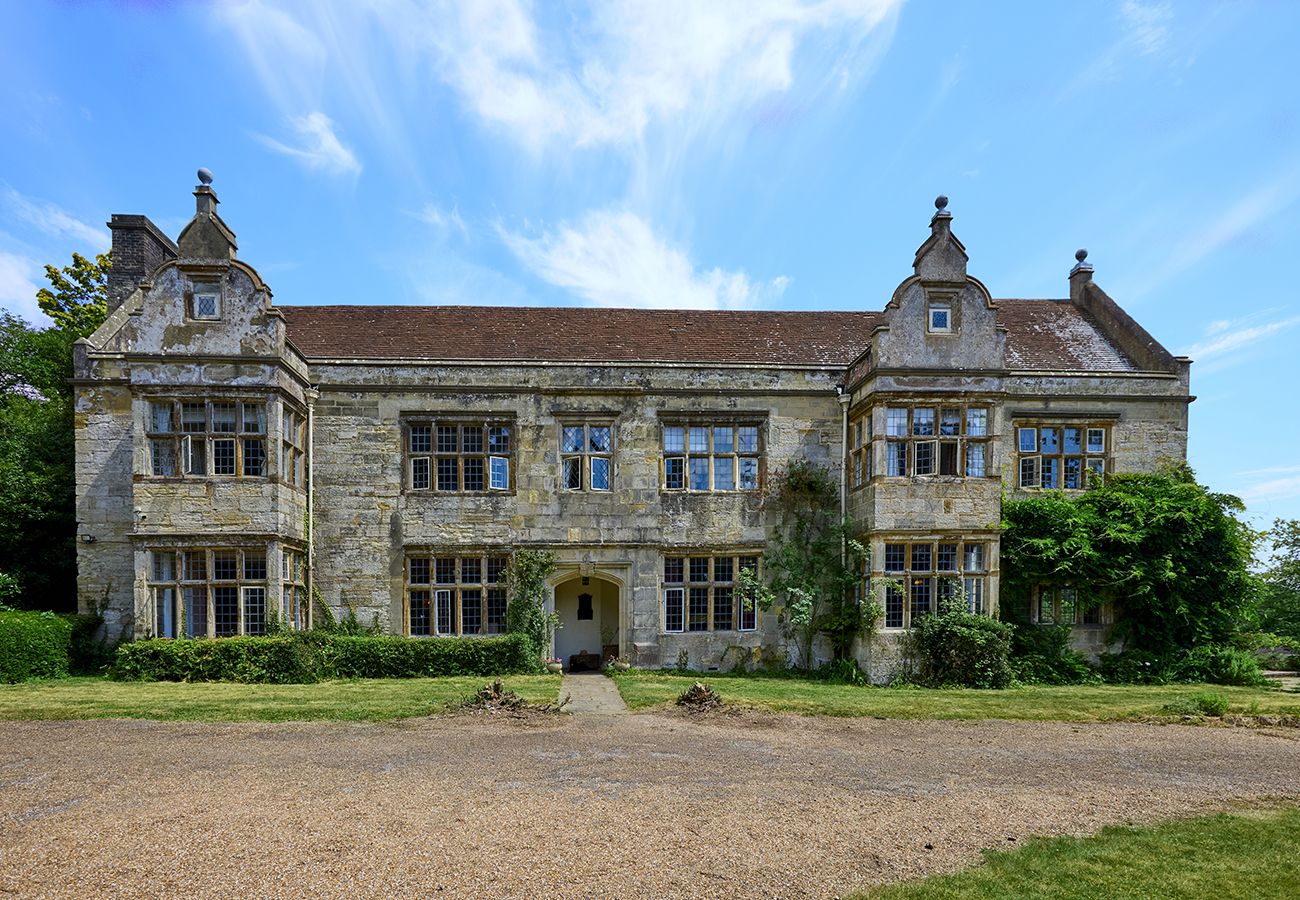 Country house in Etchingham - Haremere Hall - A Jacobean Estate of Grandeur