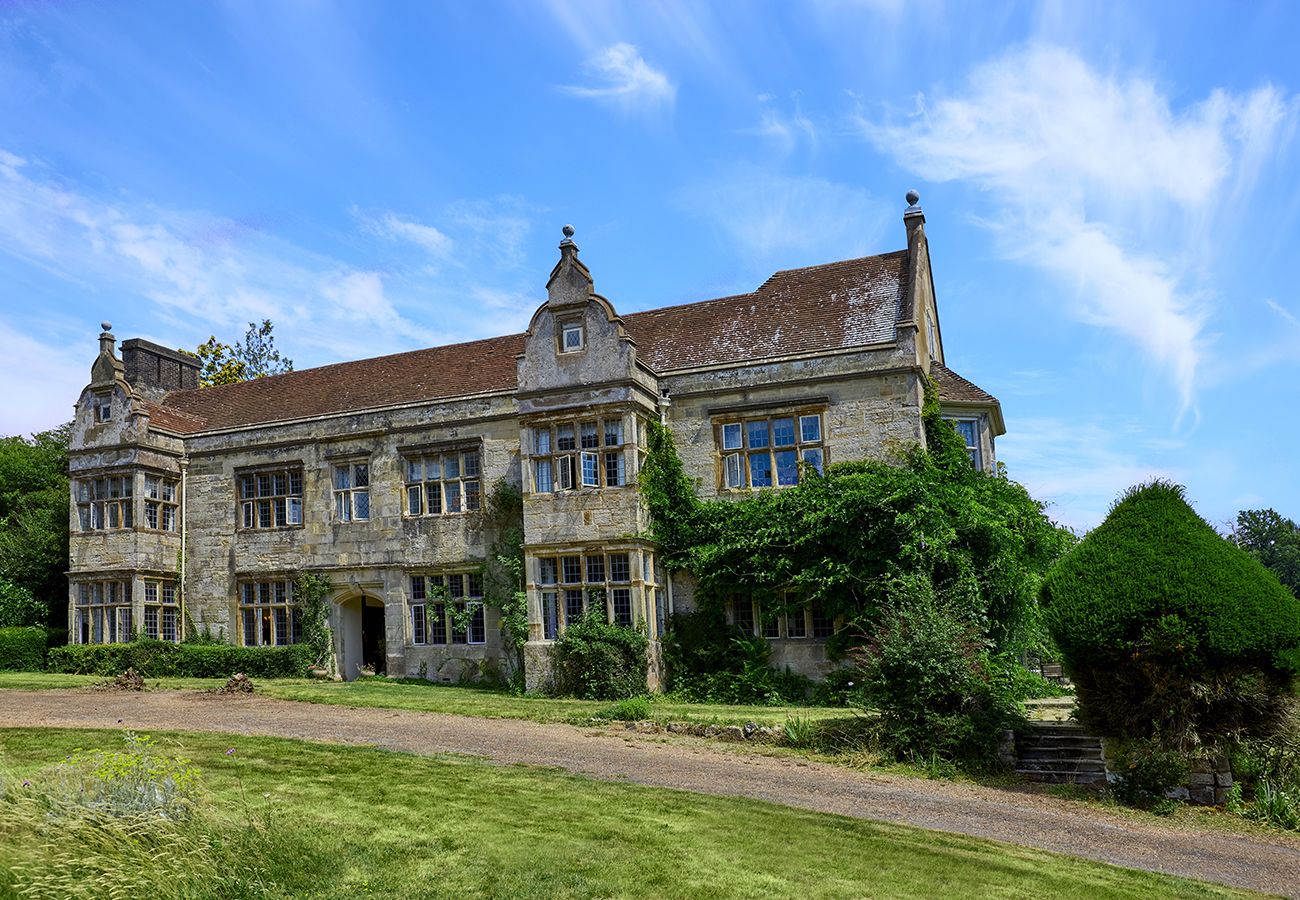 Country house in Etchingham - Haremere Hall - A Jacobean Estate of Grandeur