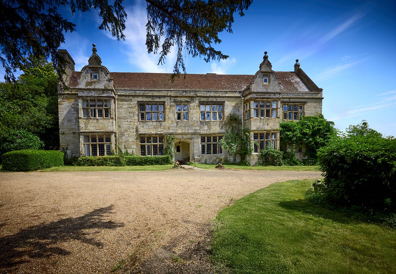 Country house in Etchingham - Haremere Hall - A Jacobean Estate of Grandeur