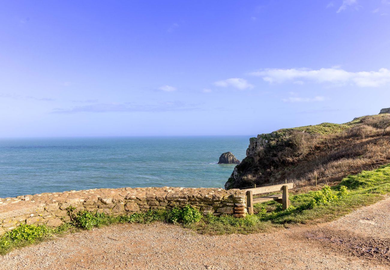 Terraced House in Brixham - The Lookout - Coastal Calm with Panoramic Sea Views