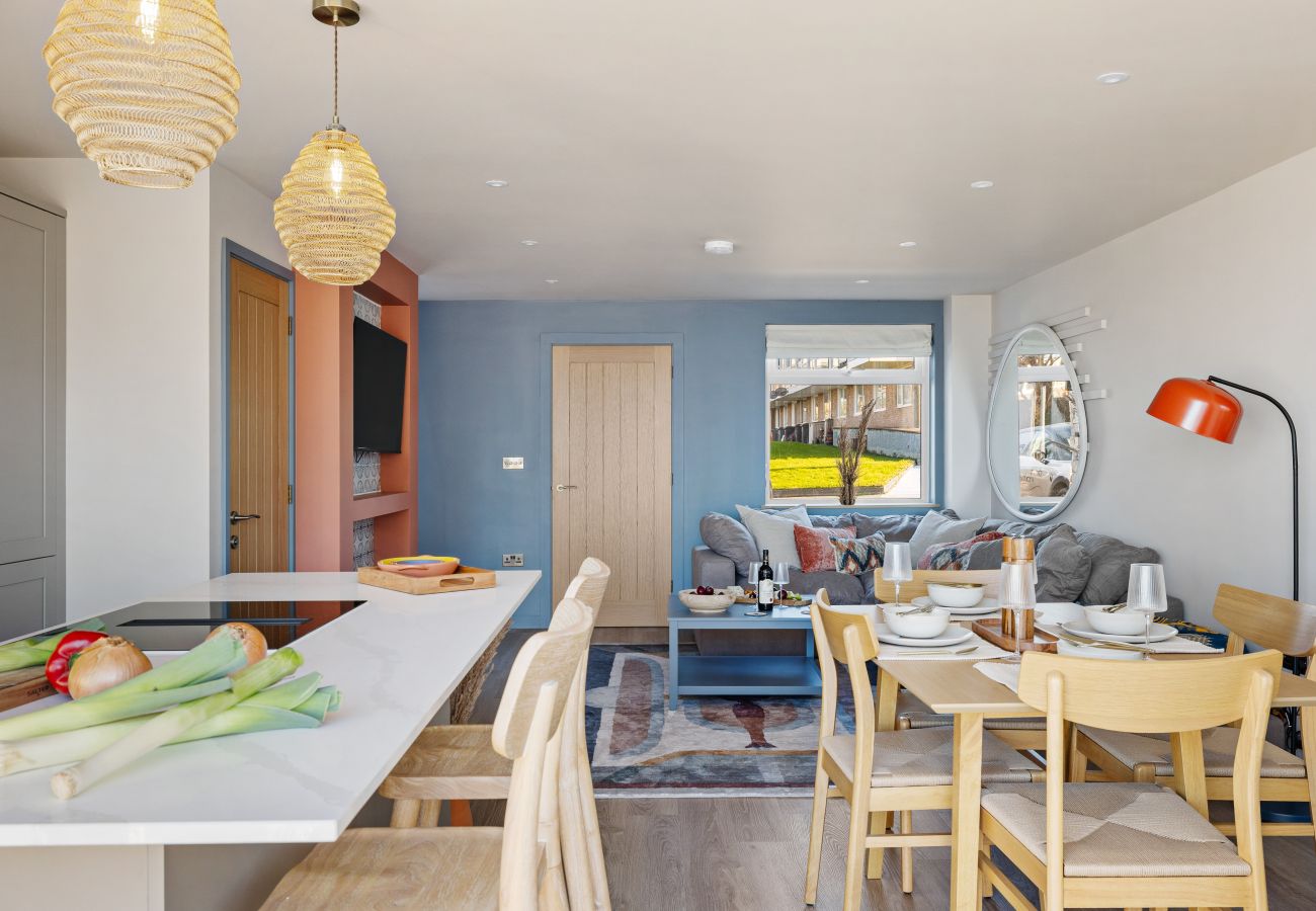 Terraced House in Brixham - The Lookout - Coastal Calm with Panoramic Sea Views