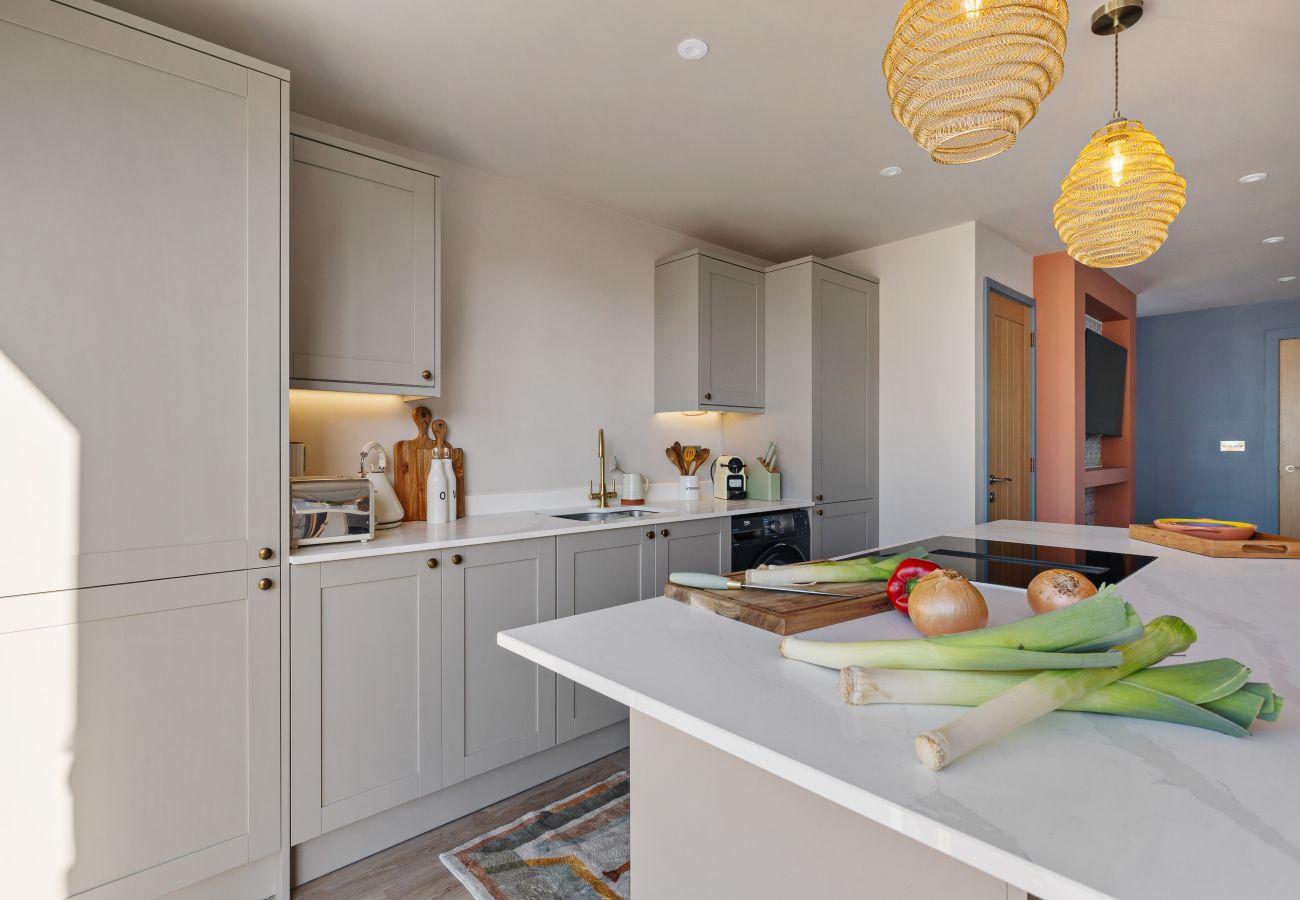 Terraced House in Brixham - The Lookout - Coastal Calm with Panoramic Sea Views