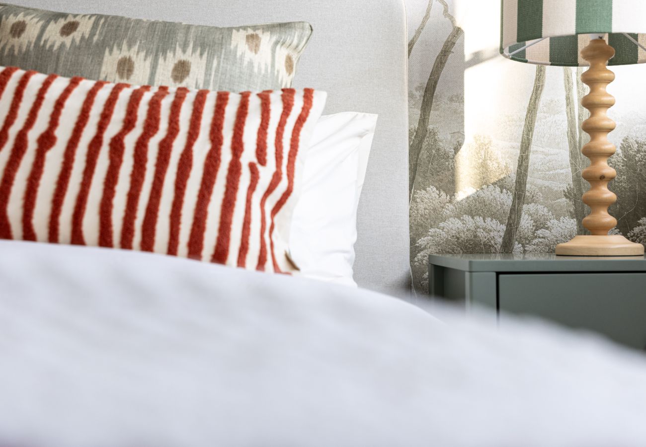 Terraced House in Brixham - The Lookout - Coastal Calm with Panoramic Sea Views