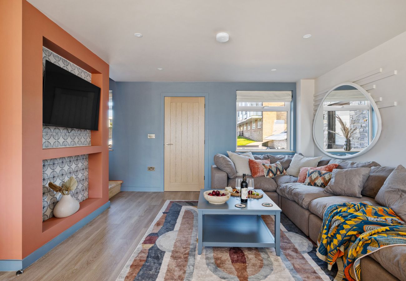 Terraced House in Brixham - The Lookout - Coastal Calm with Panoramic Sea Views