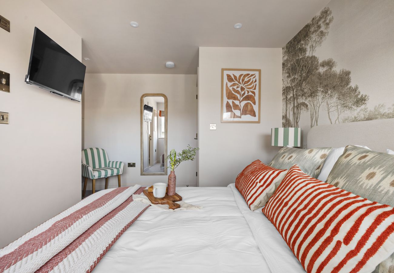 Terraced House in Brixham - The Lookout - Coastal Calm with Panoramic Sea Views