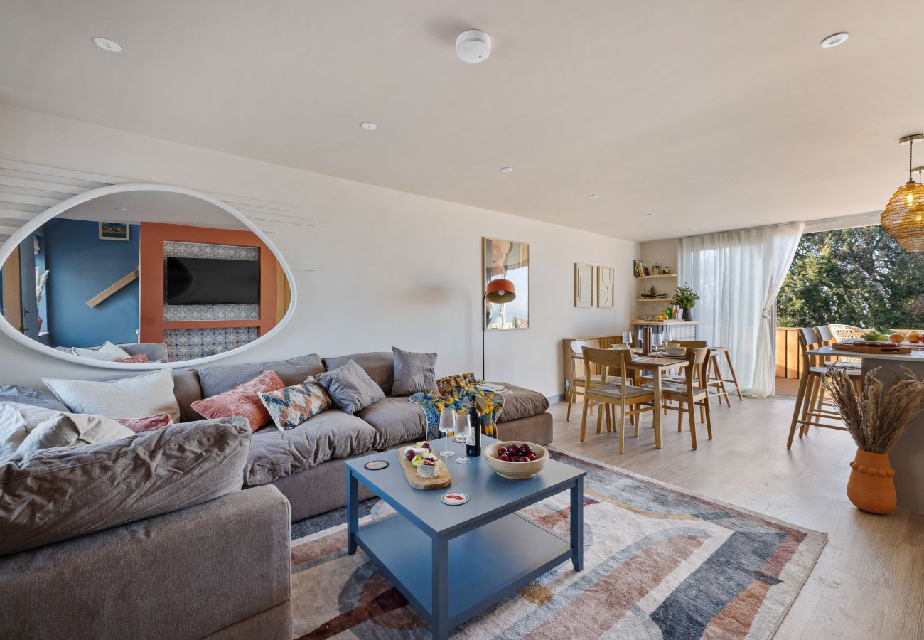 Terraced House in Brixham - The Lookout - Coastal Calm with Panoramic Sea Views