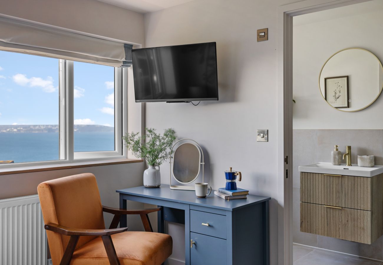 Terraced House in Brixham - The Lookout - Coastal Calm with Panoramic Sea Views