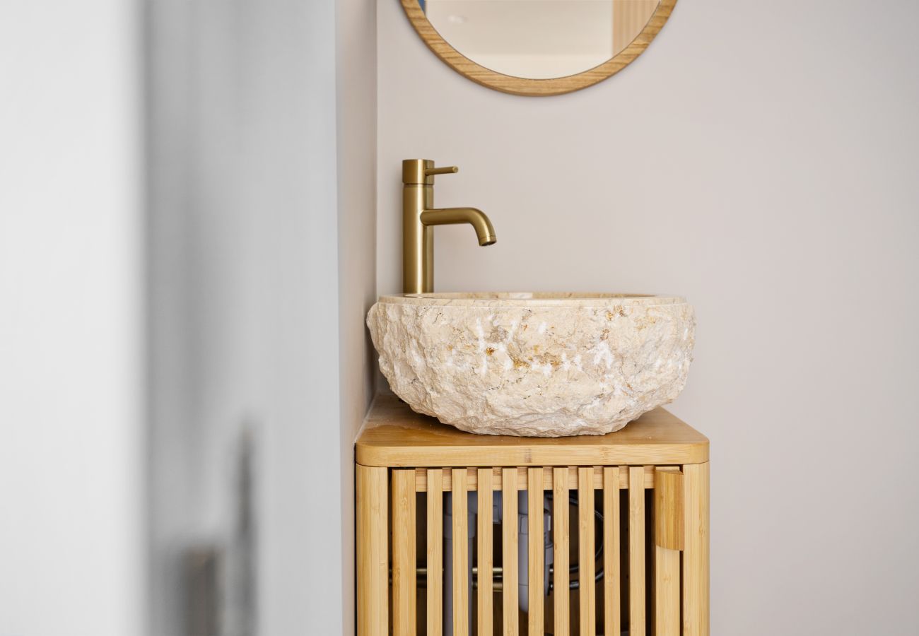 Terraced House in Brixham - The Lookout - Coastal Calm with Panoramic Sea Views