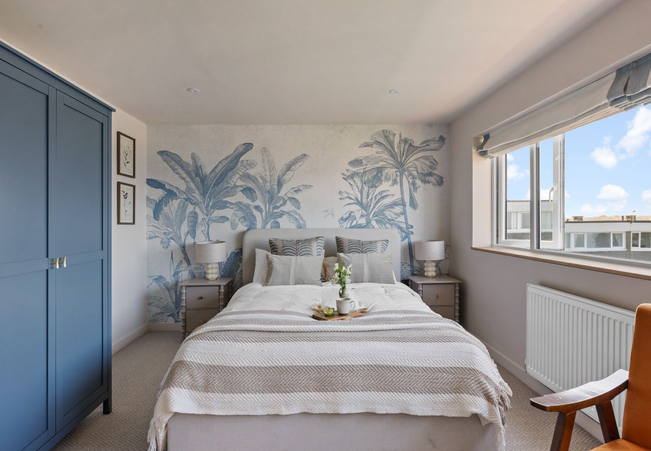 Terraced House in Brixham - The Lookout - Coastal Calm with Panoramic Sea Views