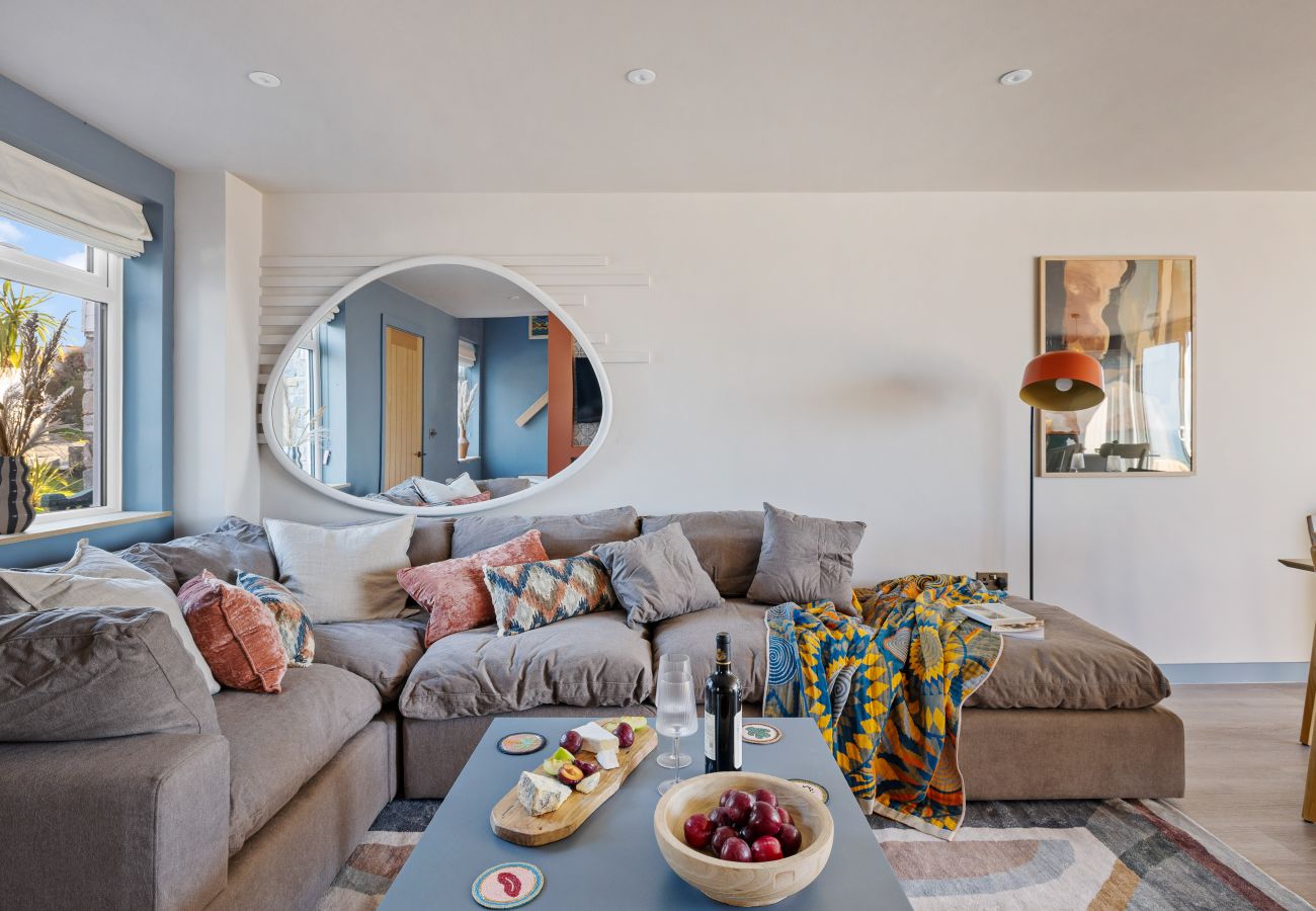 Terraced House in Brixham - The Lookout - Coastal Calm with Panoramic Sea Views