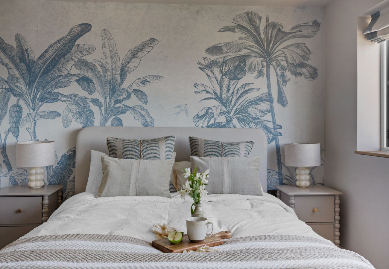 Terraced House in Brixham - The Lookout - Coastal Calm with Panoramic Sea Views