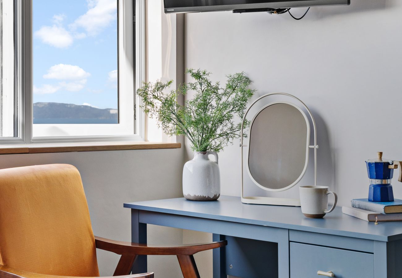 Terraced House in Brixham - The Lookout - Coastal Calm with Panoramic Sea Views