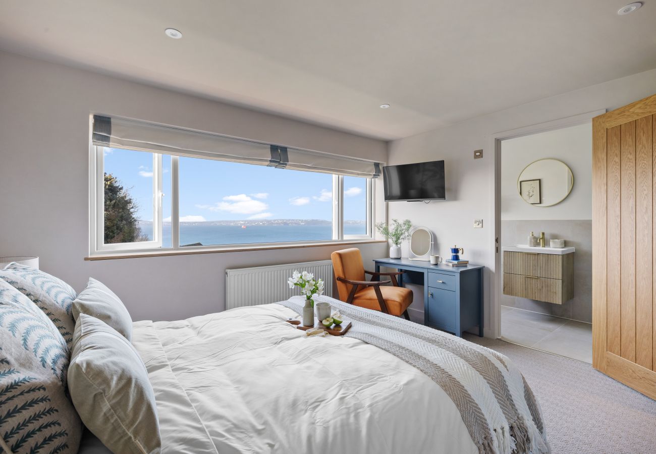 Terraced House in Brixham - The Lookout - Coastal Calm with Panoramic Sea Views