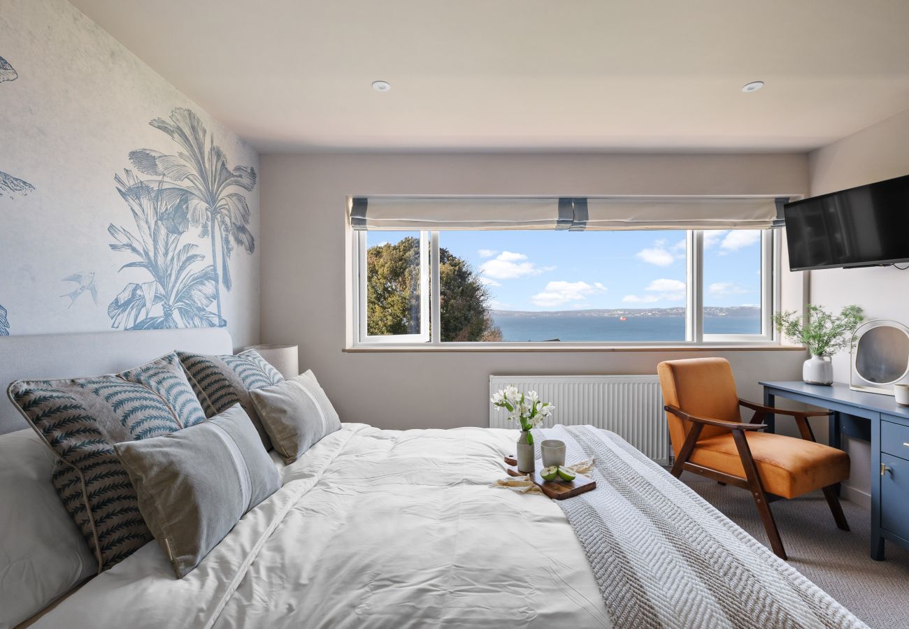 Terraced House in Brixham - The Lookout - Coastal Calm with Panoramic Sea Views