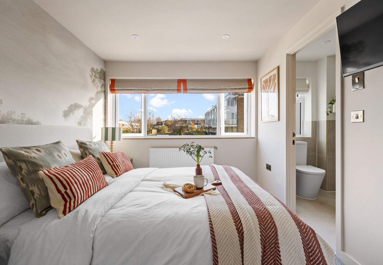 Terraced House in Brixham - The Lookout - Coastal Calm with Panoramic Sea Views