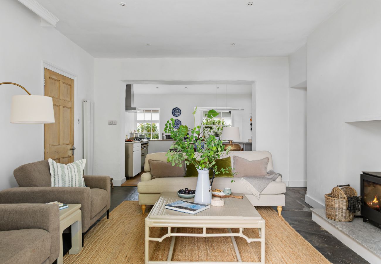 House in Torquay - Lantern House - Historic Coastal Retreat with Hot tub, Sea Views & Garden