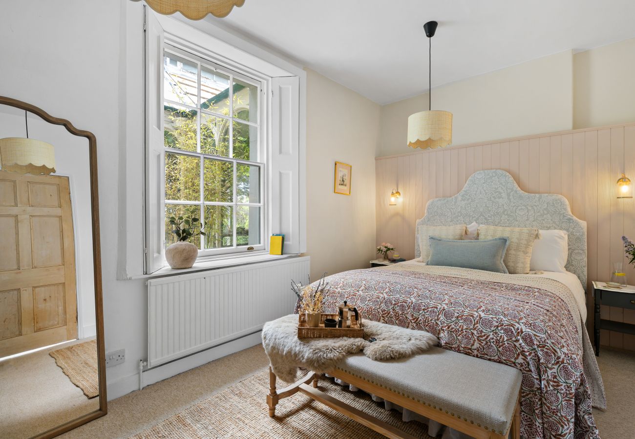 House in Torquay - Lantern House - Historic Coastal Retreat with Hot tub, Sea Views & Garden