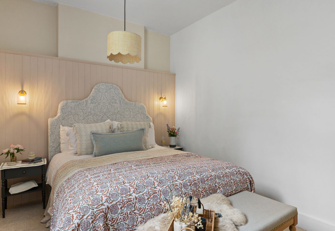 House in Torquay - Lantern House - Historic Coastal Retreat with Hot tub, Sea Views & Garden