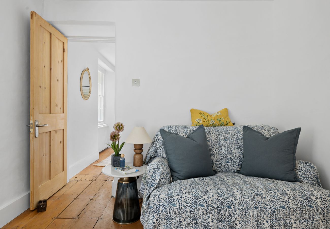 House in Torquay - Lantern House - Historic Coastal Retreat with Hot tub, Sea Views & Garden