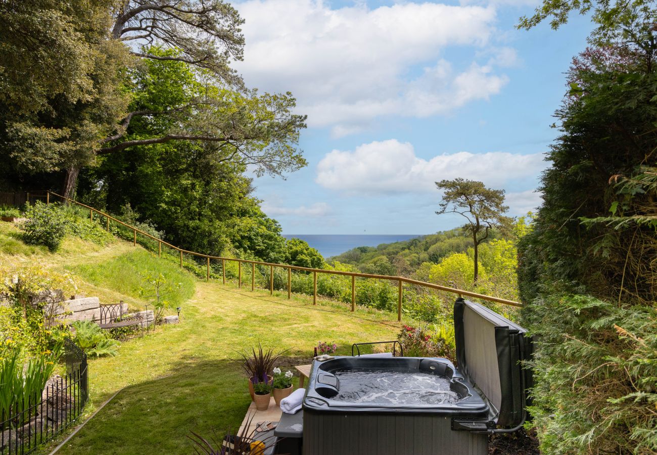 House in Torquay - Lantern House - Historic Coastal Retreat with Hot tub, Sea Views & Garden