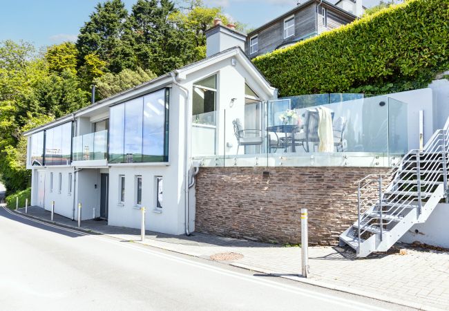 House in Kingswear - The Bridge - Architect Designed Luxury with Panoramic River Dart Views