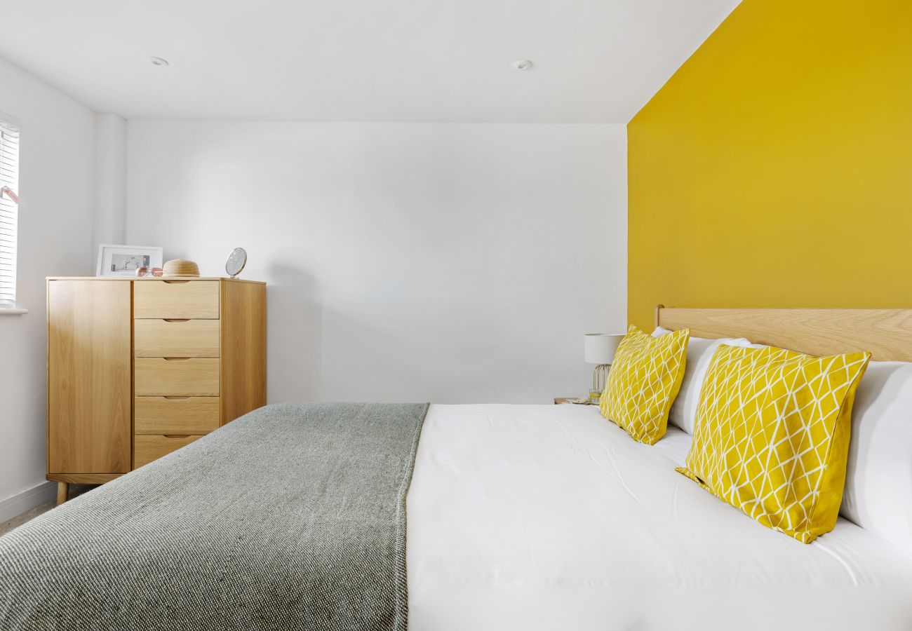 House in Kingswear - The Bridge - Architect Designed Luxury with Panoramic River Dart Views