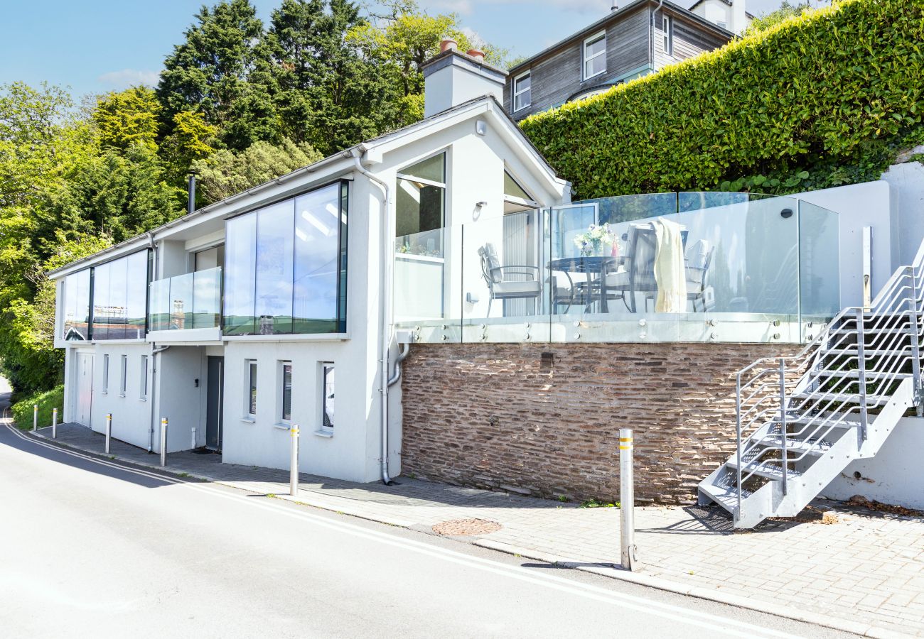 House in Kingswear - The Bridge - Architect Designed Luxury with Panoramic River Dart Views