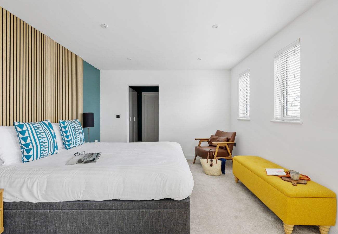 House in Kingswear - The Bridge - Architect Designed Luxury with Panoramic River Dart Views