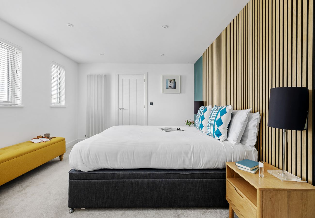 House in Kingswear - The Bridge - Architect Designed Luxury with Panoramic River Dart Views