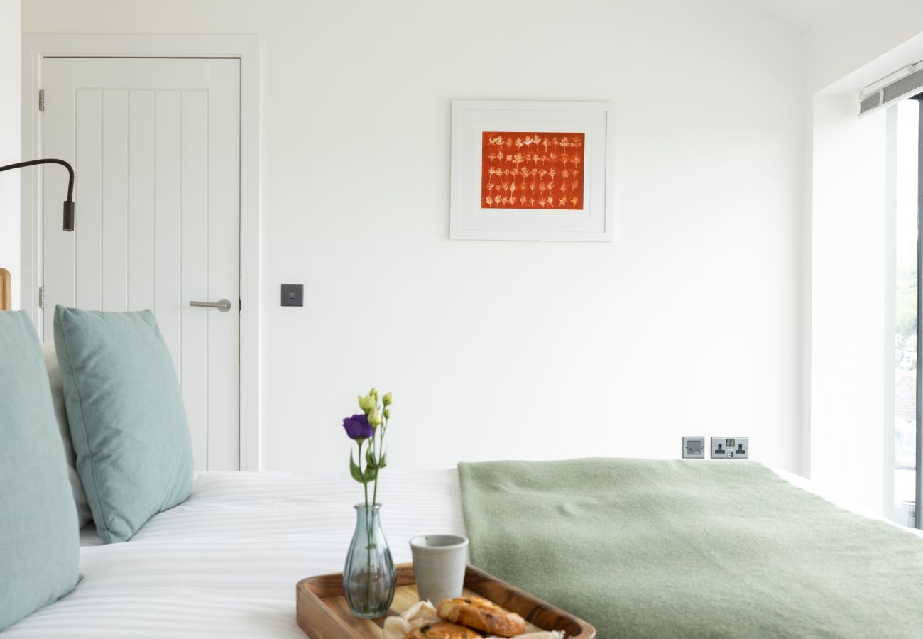 House in Kingswear - The Bridge - Architect Designed Luxury with Panoramic River Dart Views