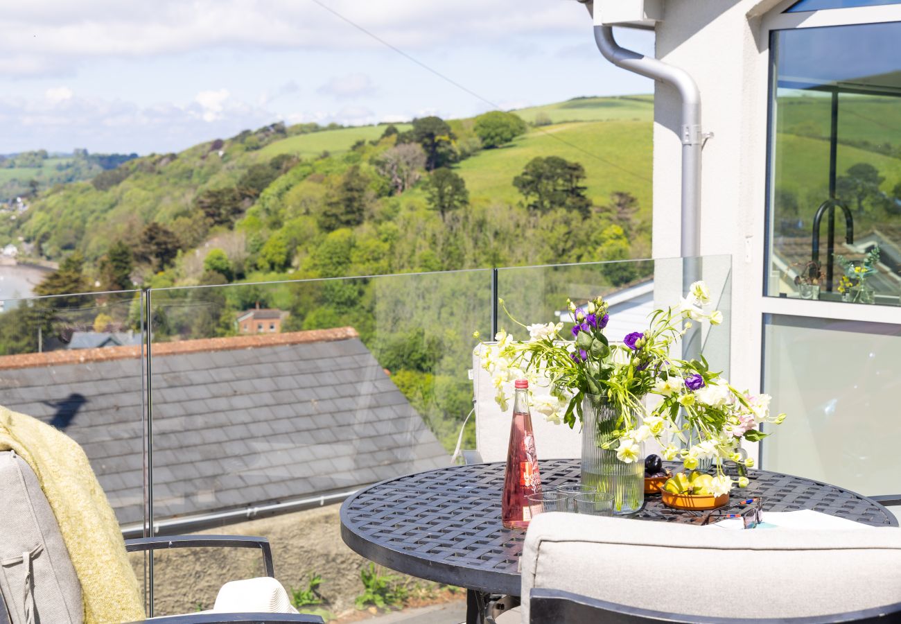 House in Kingswear - The Bridge - Architect Designed Luxury with Panoramic River Dart Views