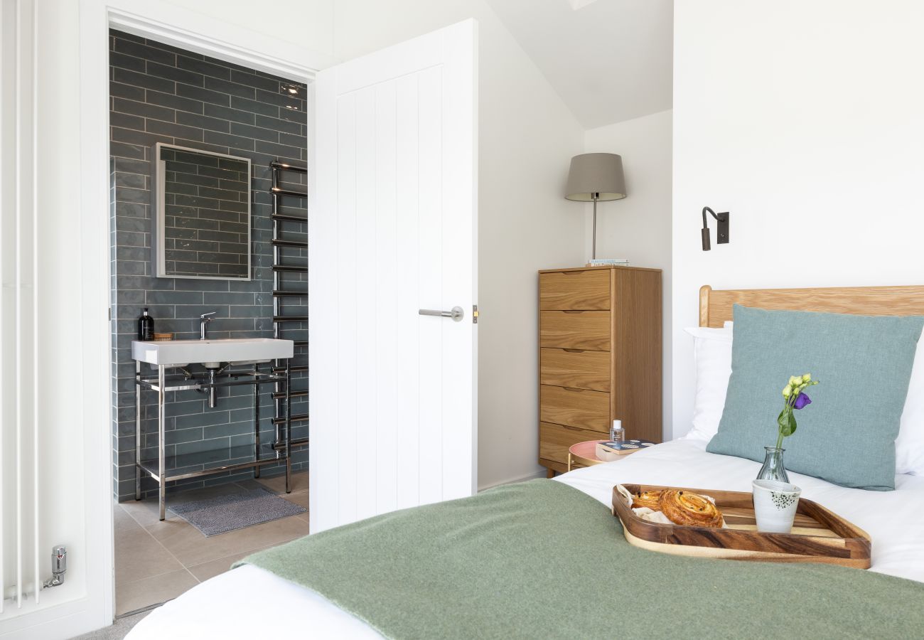 House in Kingswear - The Bridge - Architect Designed Luxury with Panoramic River Dart Views