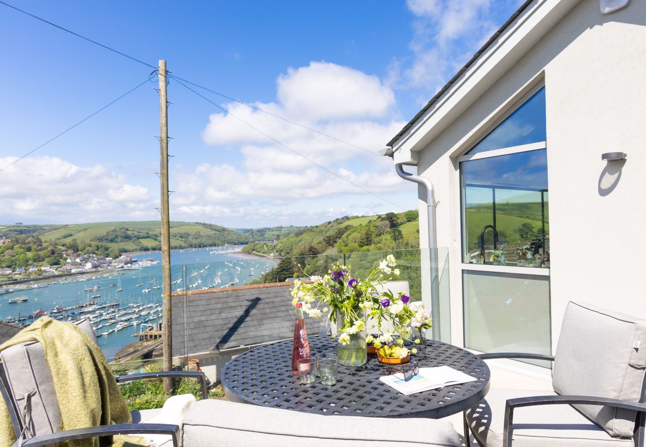 House in Kingswear - The Bridge - Architect Designed Luxury with Panoramic River Dart Views