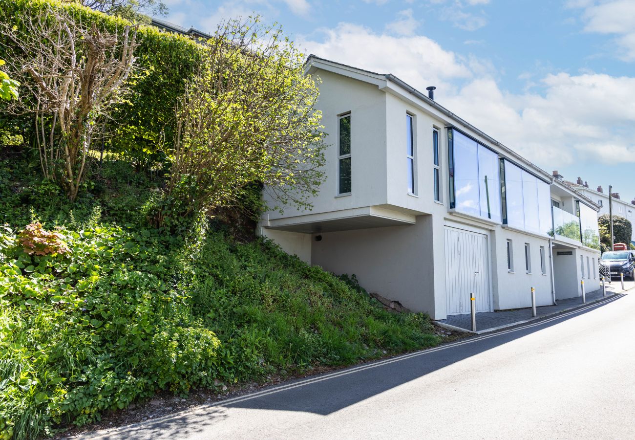 House in Kingswear - The Bridge - Architect Designed Luxury with Panoramic River Dart Views