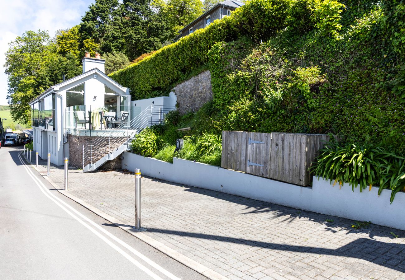 House in Kingswear - The Bridge - Architect Designed Luxury with Panoramic River Dart Views