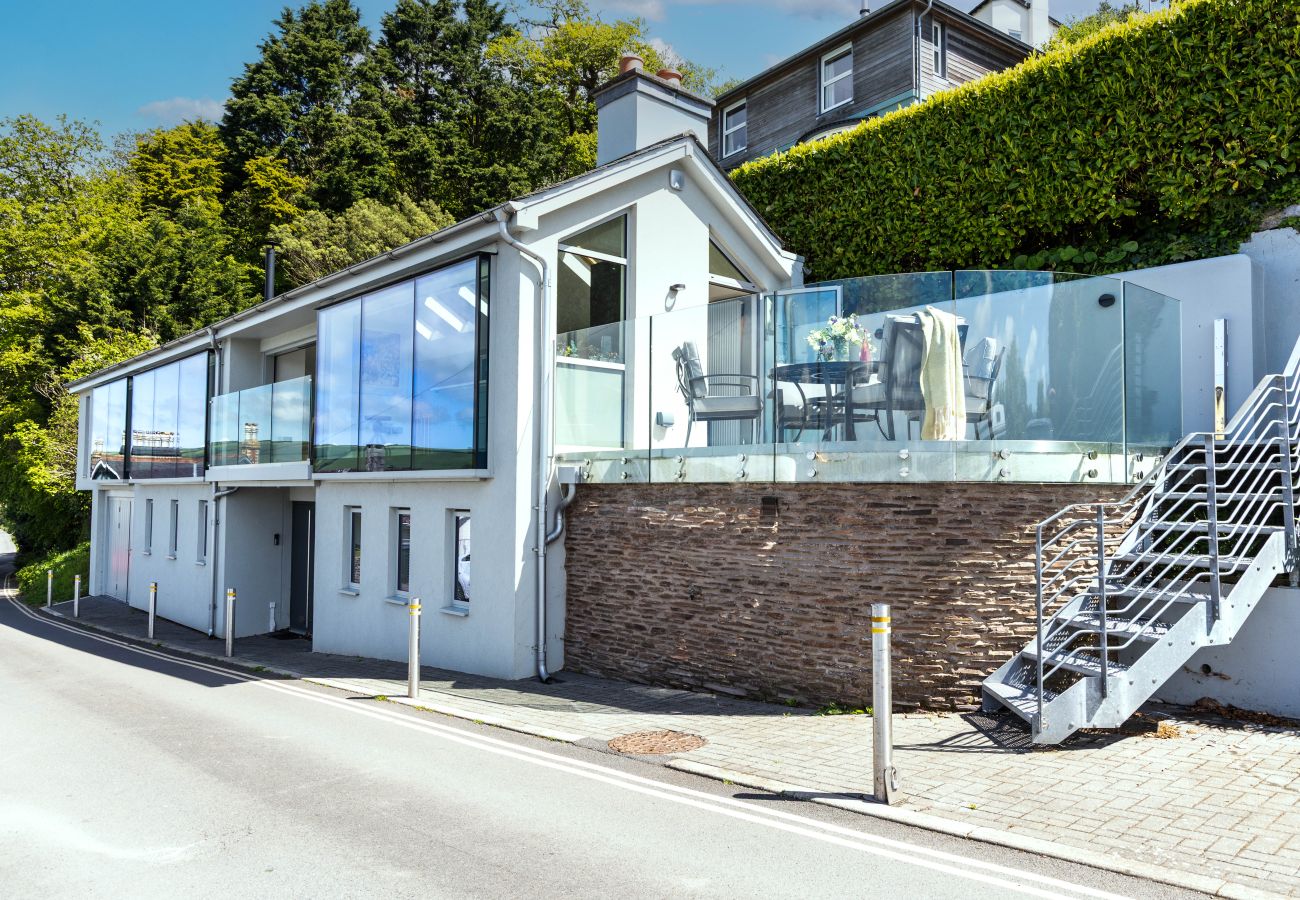 House in Kingswear - The Bridge - Architect Designed Luxury with Panoramic River Dart Views