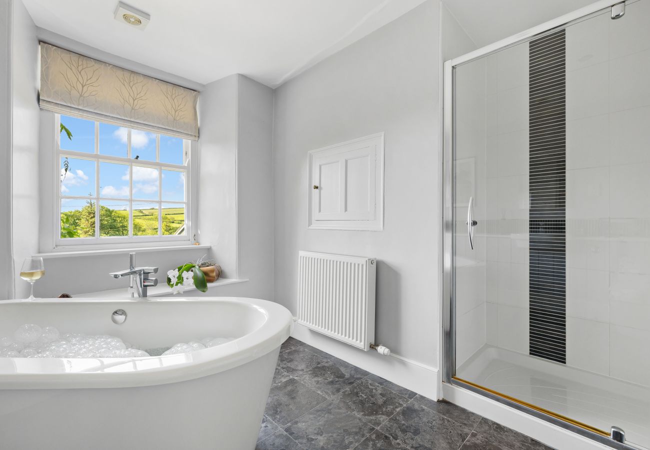 Country house in Kingsbridge - Lower Easton Farmhouse: Near Kingsbridge, a beautifully restored Grade II countryside retreat