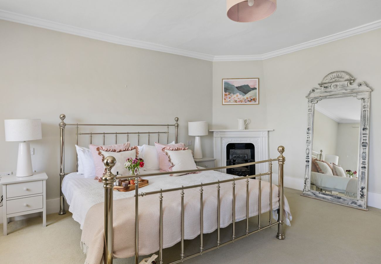Country house in Kingsbridge - Lower Easton Farmhouse: Near Kingsbridge, a beautifully restored Grade II countryside retreat