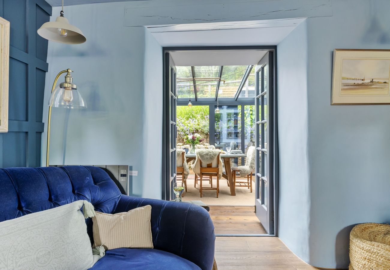 Cottage in East Cornworthy - East Cornworthy Cottage - Stylish 4-Bed Devon Retreat with Hot Tub, Fire Pit & Rolling Hill Views