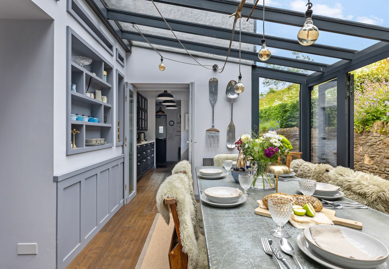 Cottage in East Cornworthy - East Cornworthy Cottage - Stylish 4-Bed Devon Retreat with Hot Tub, Fire Pit & Rolling Hill Views