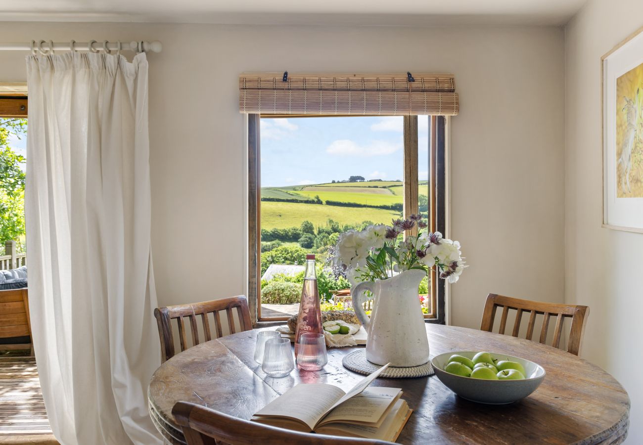 Cottage in East Cornworthy - East Cornworthy Cottage - Stylish 4-Bed Devon Retreat with Hot Tub, Fire Pit & Rolling Hill Views