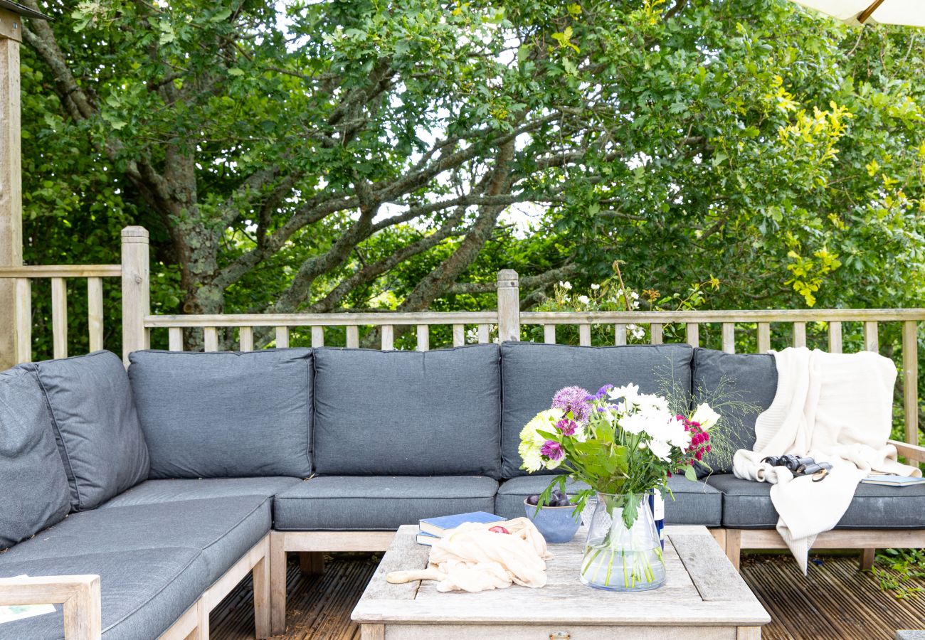 Cottage in East Cornworthy - East Cornworthy Cottage - Stylish Devon Retreat with Hot Tub, Fire Pit & Rolling Hill Views