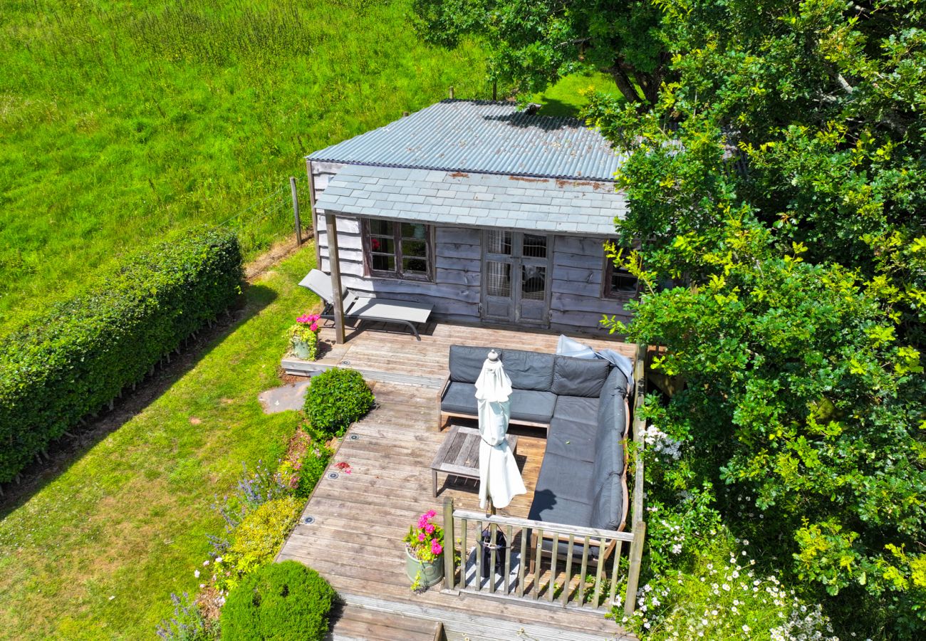 Cottage in East Cornworthy - East Cornworthy Cottage - Stylish Devon Retreat with Hot Tub, Fire Pit & Rolling Hill Views